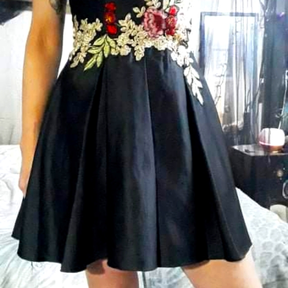 BLONDIE NIGHTS DRESS - Picture 3 of 12